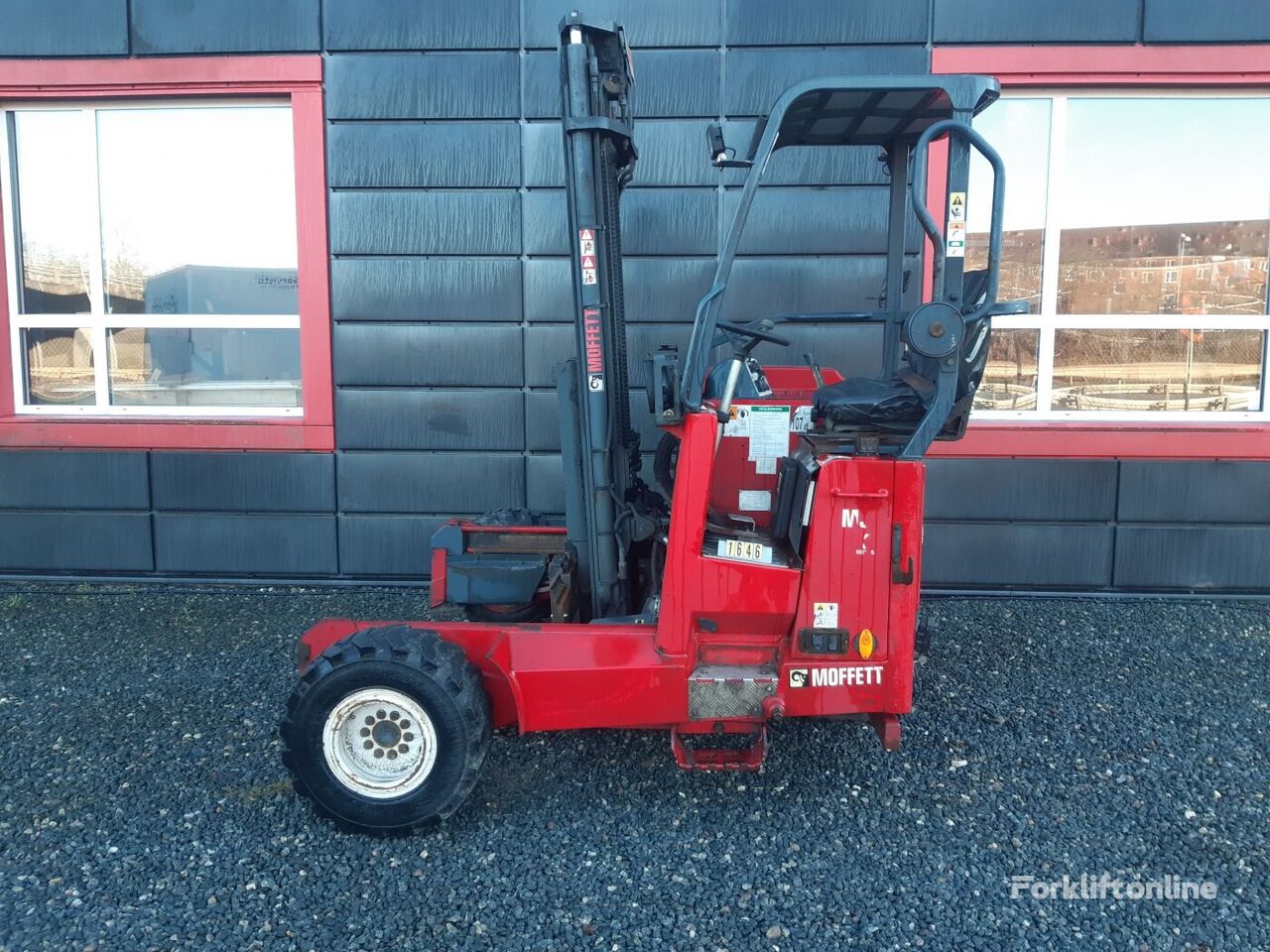 Moffett M5 25.3 NX truck mounted forklift